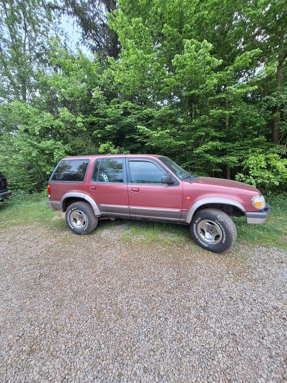 Ford Explorer 197.000 km 2.200 € Albbruck 79774