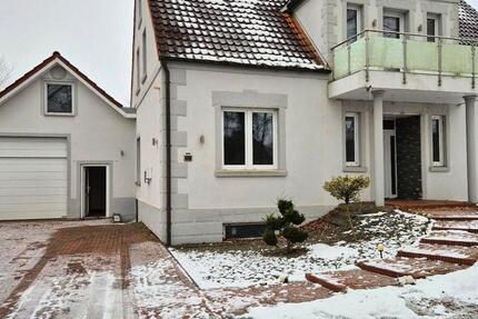 Erdgeschoss Wohnung in zwei Familienhaus 3 zimmer