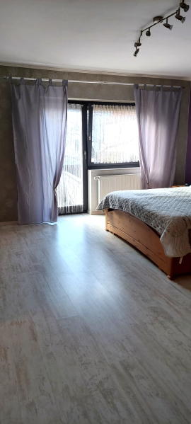 ObjNr:18938 - Hochwertig saniertes Zweifamilienhaus mit Ladenanteil 8 zimmer