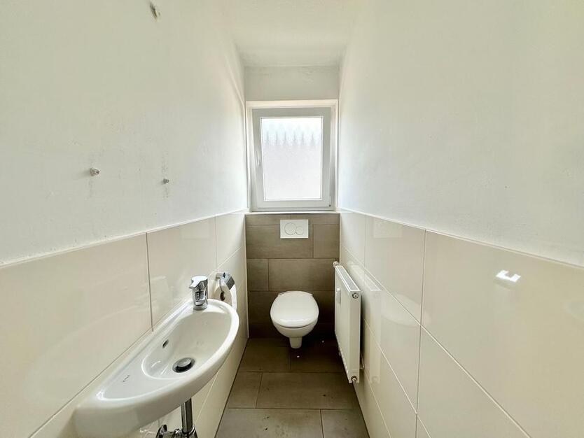 Alles in Deiner Nähe: 4-Zimmer-Oberwohnung mit Einbauküche & Loggia zimmer