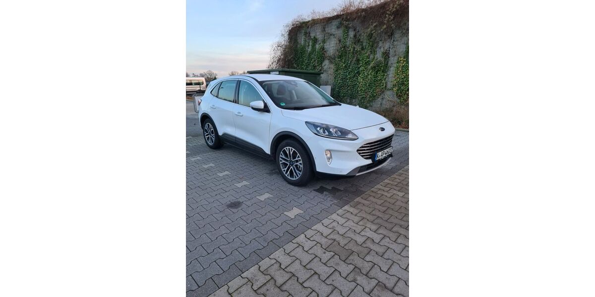 Ford Kuga 44.600 km 18.900 &euro; Wiefelstede 26215