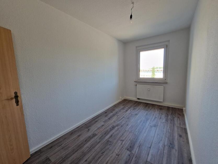 *Ab 01.11.2025- 2 Zimmer im Erdgeschoss mit Balkon & 2 NKM geschenkt* zimmer