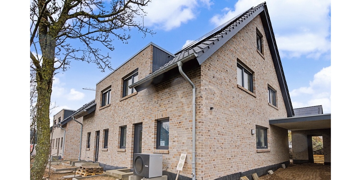 Modernes Familienglück: Energieeffiziente DHH mit PV, Wärmepumpe & Nebenkosten nur ca. 100 EUR mtl. - Doppelhaushälfte Neuenkirchen Neuenkirchen | Angebot:25008574