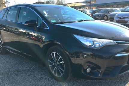 Toyota Avensis 191.000 km 7.999 &euro; Bonn 53227