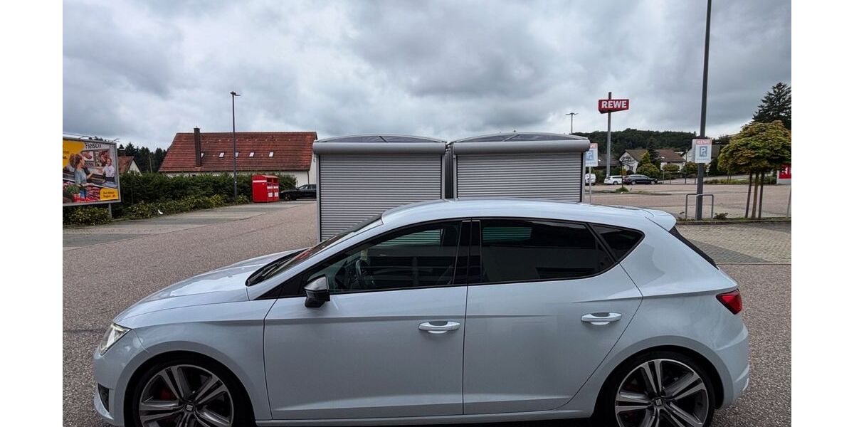 Seat Leon 173.000 km 12.599 &euro; Wüstenrot 71543
