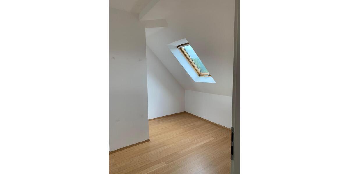 Dachgeschoßwohnung Chemnitz Kapellenberg - 3.5 Zimmer, 77 m&sup2;, 135.000&euro; | Angebot:25404114