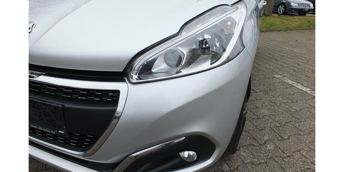Peugeot 208 1.2 PURE TECH ALLURE KLIMAPDC SHZ SPORT LMF 98.599 km 7.500 &euro; Köln 50858