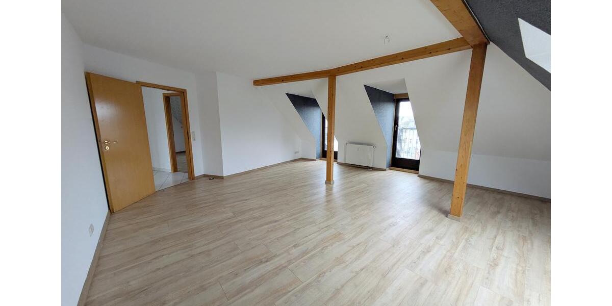 Dachgeschoßwohnung Zwickau - 4 Zimmer, 95 m&sup2;, 620&euro; | Angebot:26008252