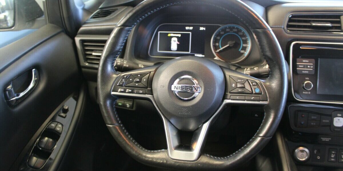 Nissan Leaf 40KWh Tekna 73.565 km 12.980 &euro; Euskirchen 53881