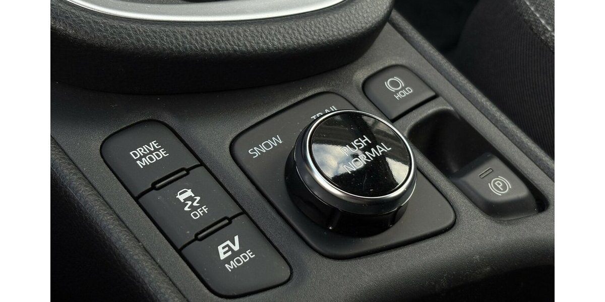 Toyota Yaris Cross TEAM D/Hybrid AWD-i KAMERA/NAVI/DAB 25.628 km 23.800 &euro; Villingen-Schwenningen 78054