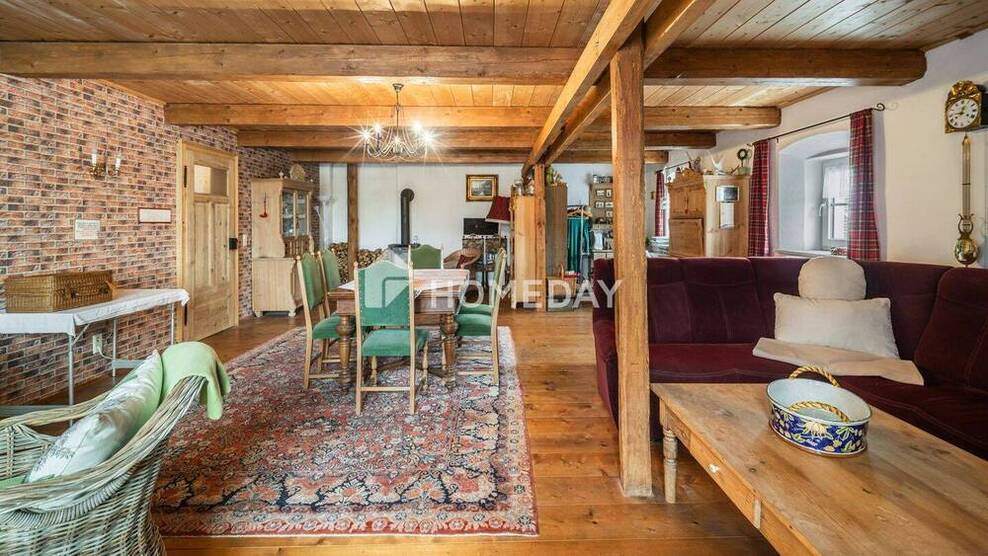 Geräumiges Haus mit 792 m² Nutzfläche, Scheune für 10 Fahrzeuge, Gartenparadies und Ausbaureserve