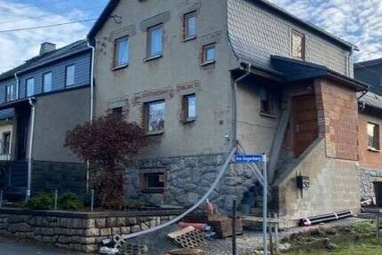 Wohnen in der schönen Bergstadt Zwönitz: Reiheneckhaus mit Anbau und einer freistehenden großen Garage 6 zimmer