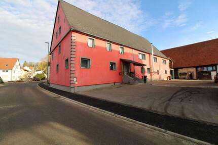 Gelegenheit: Renoviertes MFH mit 12 Zimmern, großem Grundstück und 12 Stellplätze 1 zimmer