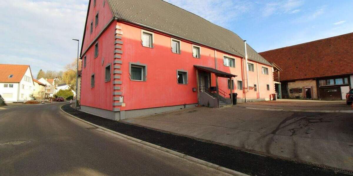 Gelegenheit: Renoviertes MFH mit 12 Zimmern, großem Grundstück und 12 Stellplätze 1 zimmer