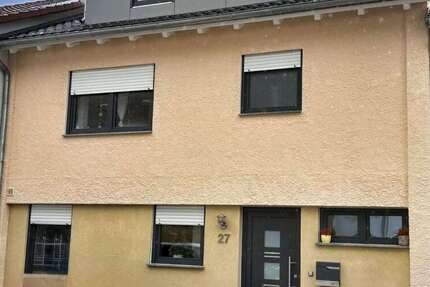 Haus Meßstetten - 6.5 Zimmer, 150 m&sup2;, 330.000&euro; | Angebot:25793902