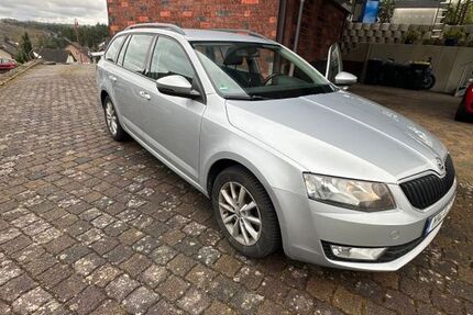 Skoda Octavia 97.000 km 9.990 &euro; Trimbs 56754