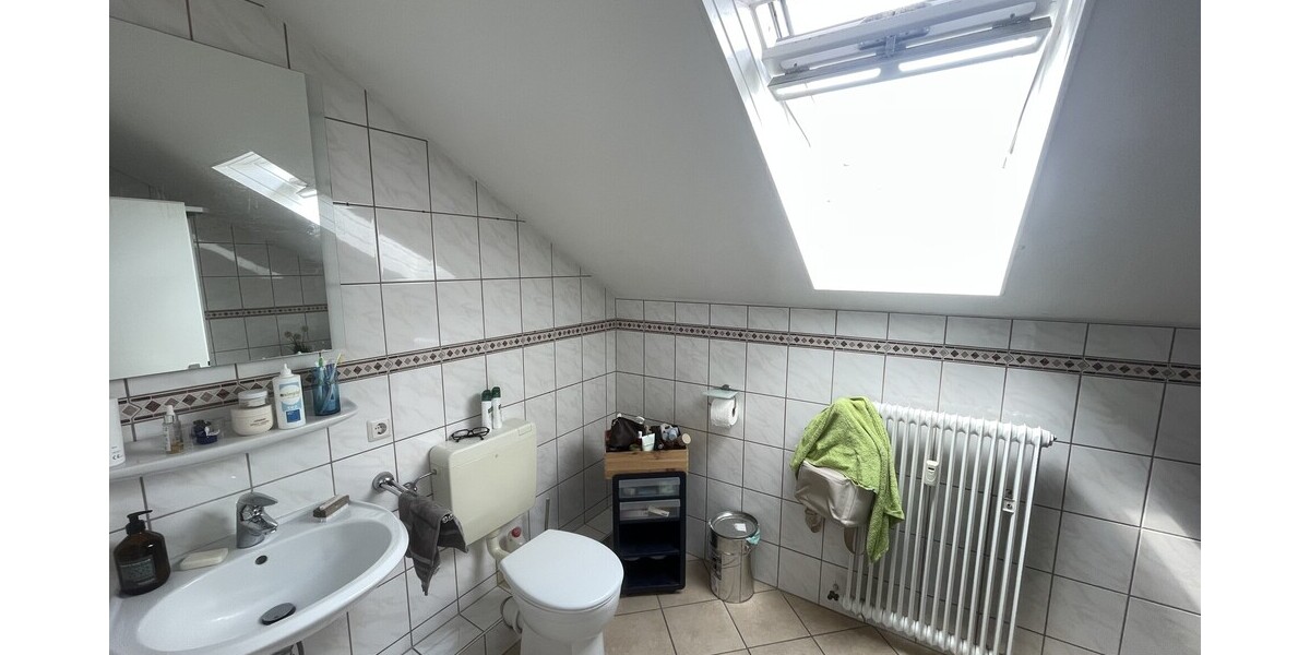 69 m² zum Wohlfühlen – Dachgeschosswohnung mit Stellplatz - Dachgeschoßwohnung Bad Honnef / Aegidienberg Aegidienberg | Angebot:27133833