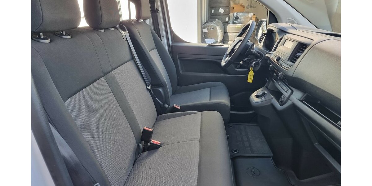 Opel Zafira Life Edition M Vivaro 9-Sitzer Automatik 84.300 km 28.500 &euro; Garrel 49681