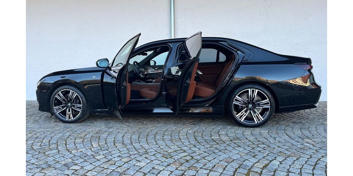 BMW i7 15.000 km 96.580 &euro; München 81245