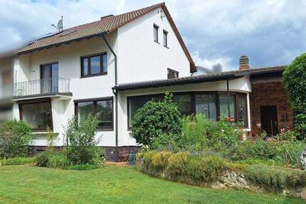 Großzügige Doppelhaushälfte mit großem Garten, 2 Einzelgaragen und Sauna 6 zimmer