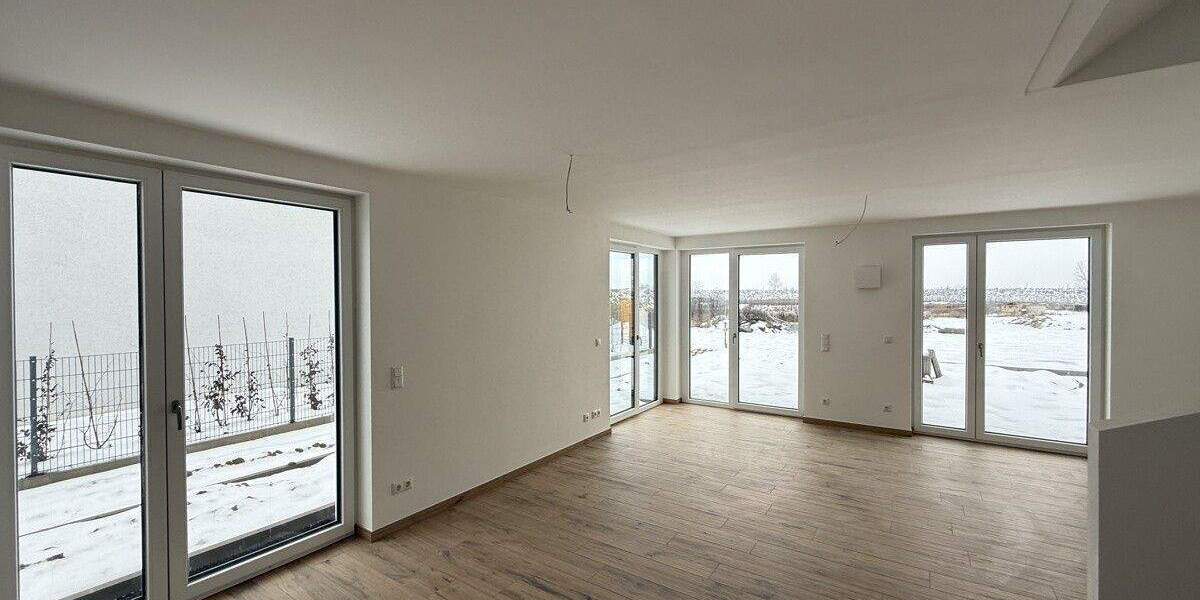 Einfamilienhaus Köfering - 4 Zimmer, 150 m&sup2;, 2.100&euro; | Angebot:25702670