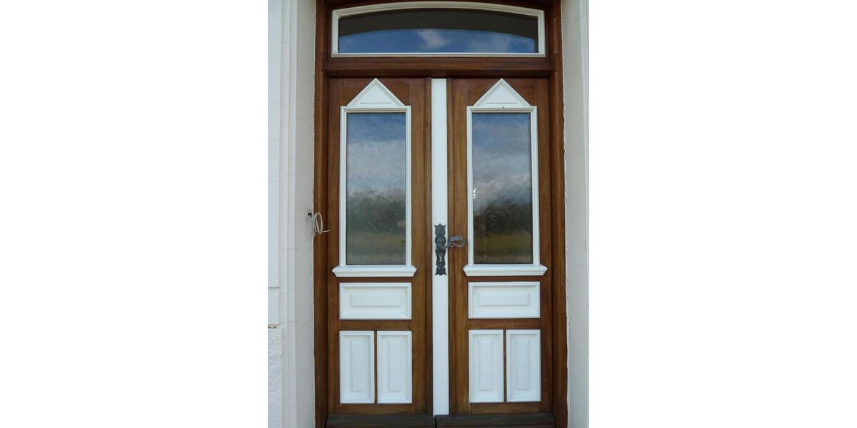 4,5 Zimmer Wohnung auch als Büro-bzw. Praxisfläche nutzbar 4.5 zimmer