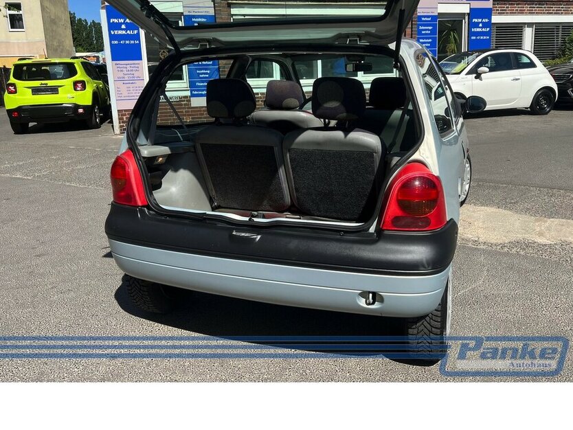 Renault Twingo 1.2 Liberty*Falt-Dach*4-Sitz*11/25TÜV*2-E 174.613 km 1.980 € Berlin 13187