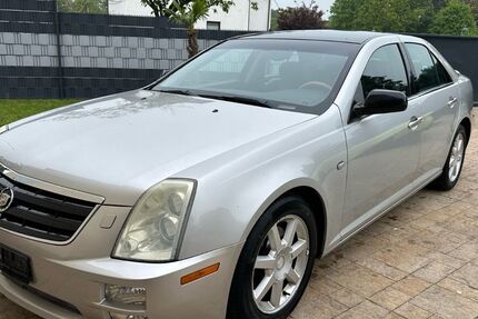 Cadillac STS 153.531 km 4.990 € Versmold 33775