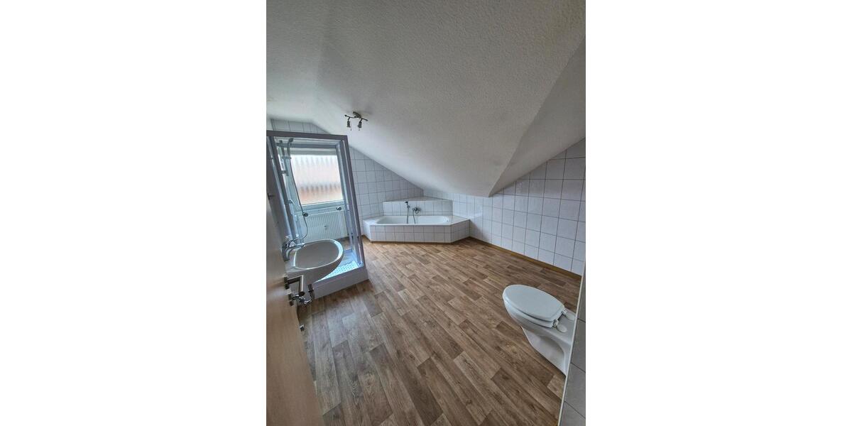 Vermiete eine 4 Zimmer Dachgeschoss Wohnung zimmer