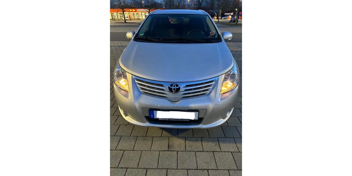 Toyota Avensis 76.600 km 7.450 &euro; München 80939