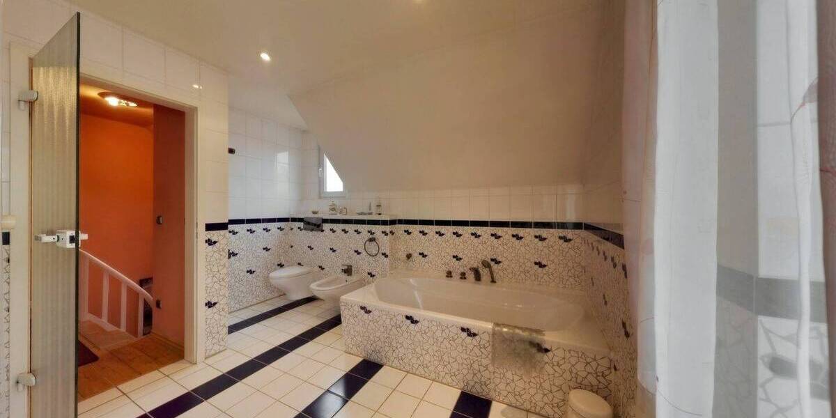 Charmantes Einfamilienhaus mit lichtdurchflutetem Anbau und großem Raumangebot 6 zimmer