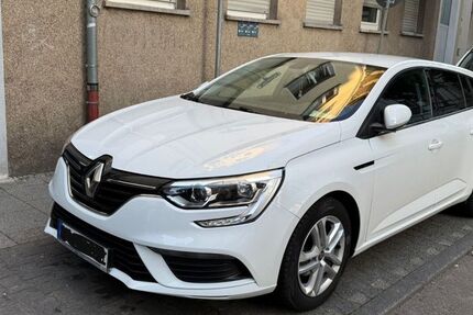 Renault Megane 22.254 km 15.900 &euro; Wiesbaden 65201