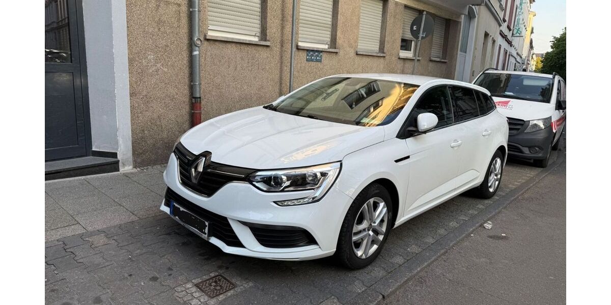 Renault Megane 22.254 km 15.900 &euro; Wiesbaden 65201