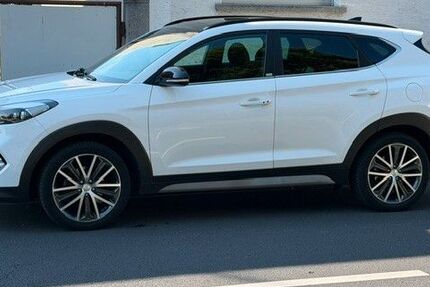 Hyundai TUCSON 129.600 km 14.990 &euro; Hanau 63456
