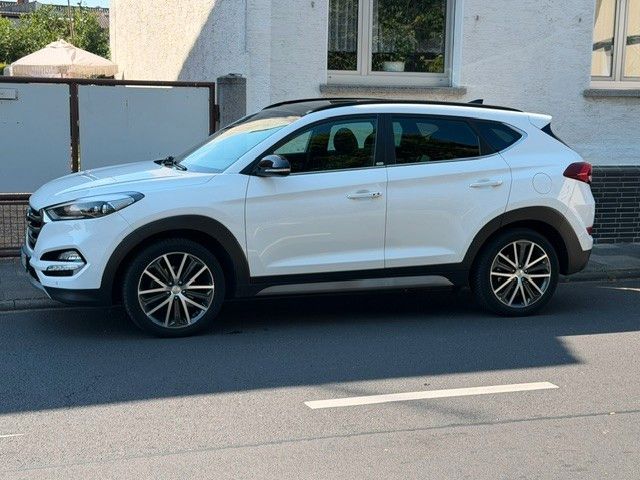 Hyundai TUCSON 129.600 km 14.990 &euro; Hanau 63456