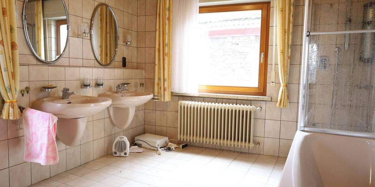 Reihenendhaus Niederheimbach - 7 Zimmer, 139 m&sup2;, 149.000&euro; | Angebot:26932098