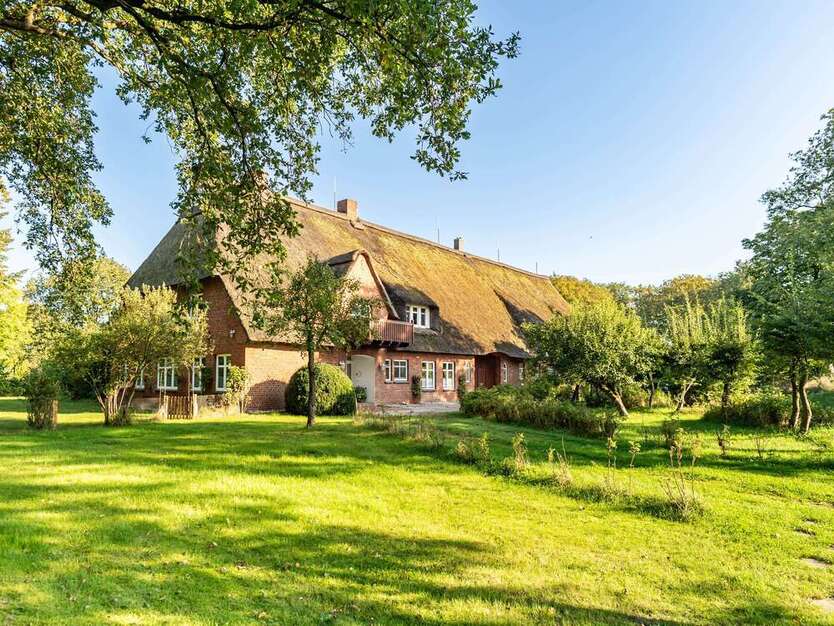 Haus zum Kaufen in Holstenniendorf 1.195.000 € 615 m²