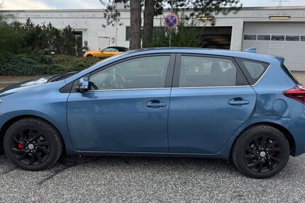 Toyota Auris 56.330 km 6.490 &euro; Barsbüttel 22885