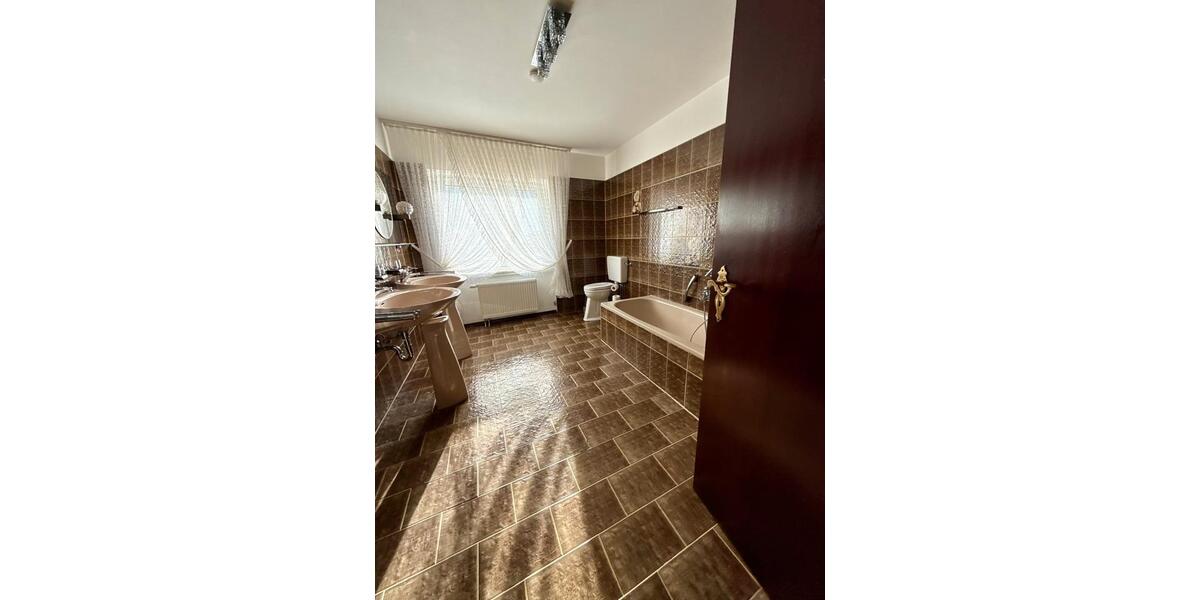 Einfamilienhaus Beverungen - 13 Zimmer, 258 m&sup2;, 235.000&euro; | Angebot:26226576