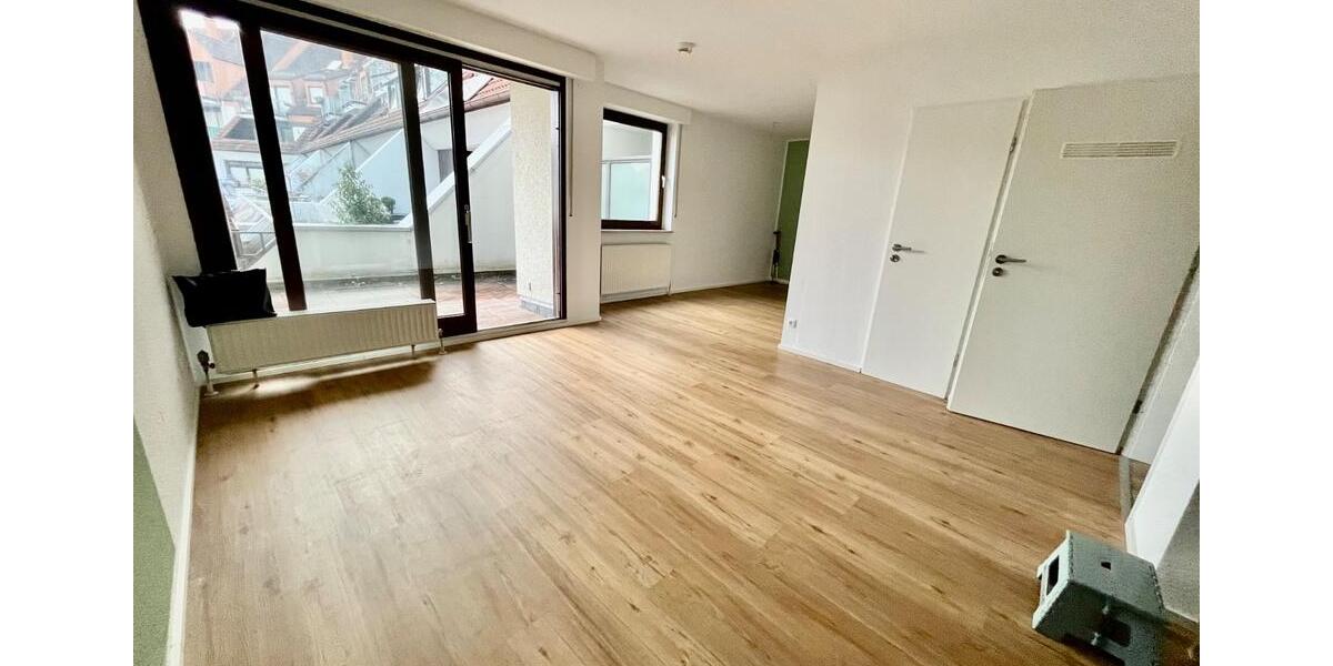 Zentrum in Lage: 1. OG 2,5 Zimmer, Balkon, Garage 2 zimmer