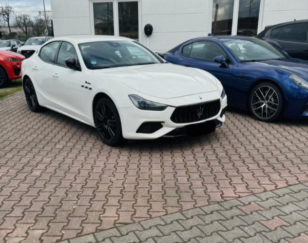 Maserati Ghibli 29.800 km 63.000 &euro; Mannheim 68159