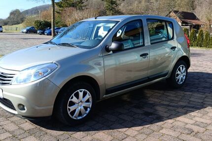 Dacia Sandero 98.000 km 1.990 &euro; Grafenrheinfeld 97506