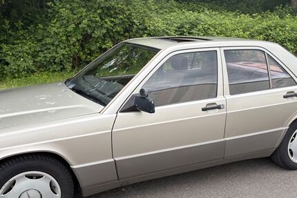 Mercedes-Benz 190 211.000 km 5.990 &euro; Bonn 53177