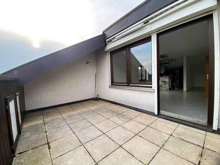 Ruhige 75?m²-DG-Wohnung mit Komfort: Einbauküche & Garage inklusive 3 zimmer