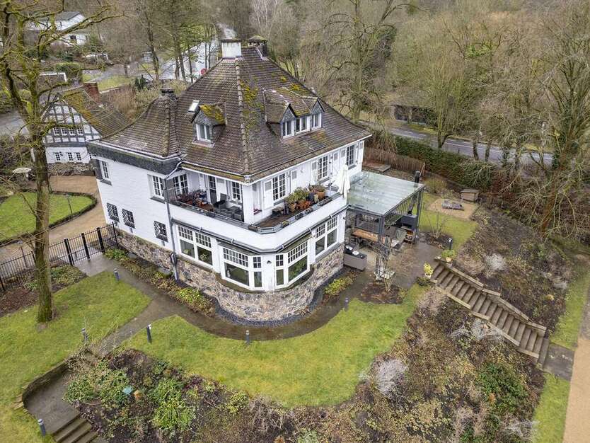 Haus zum Kaufen in Bonn 3.200.000 € 380 m²
