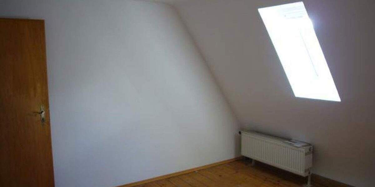 Kleines Haus in ruhiger Straße Nähe Grundschule, 5 Zi, Wohnküche, Bad, Loggia, Terrasse 5 zimmer