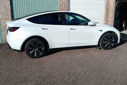 Tesla Model Y 43.000 km 30.990 &euro; Bonn 53115