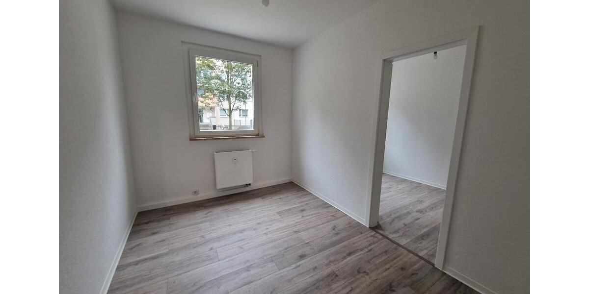Erdgeschoßwohnung Dessau-Roßlau Brambach - 4 Zimmer, 65 m&sup2;, 389&euro; | Angebot:26549415
