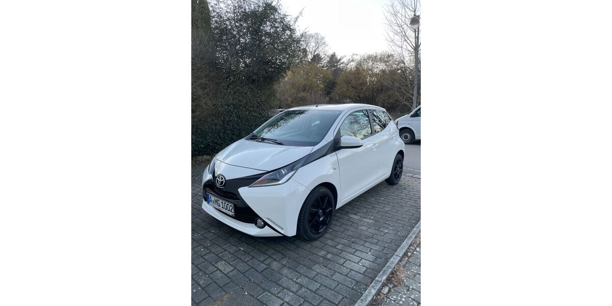 Toyota Aygo (X) 71.000 km 9.690 &euro; Stadtbergen 86391