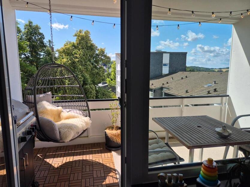 Helle 4,5 - Zimmer-Wohnung mit Balkon & TG-Stellplatz